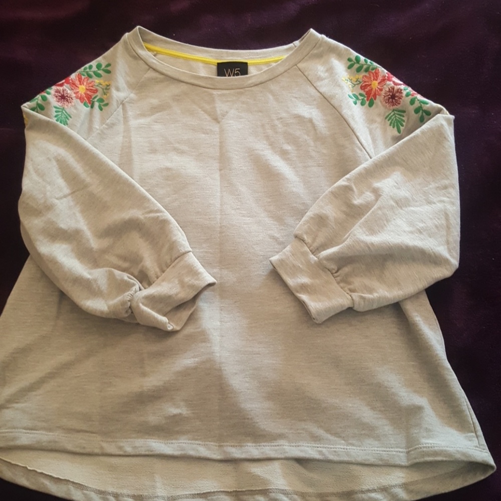 Women's Sweatshirt w/embroidery at shoulders